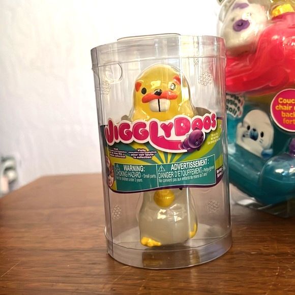 Jigglydoos Lounge Set with two extra Jigglydoos - Picture 3 of 4